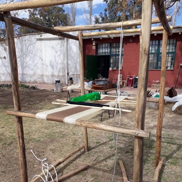 Circuito de la lana - Teñido de hilados artesanias trabajo manual lanas hilos mantas telar ruta del algarrobo