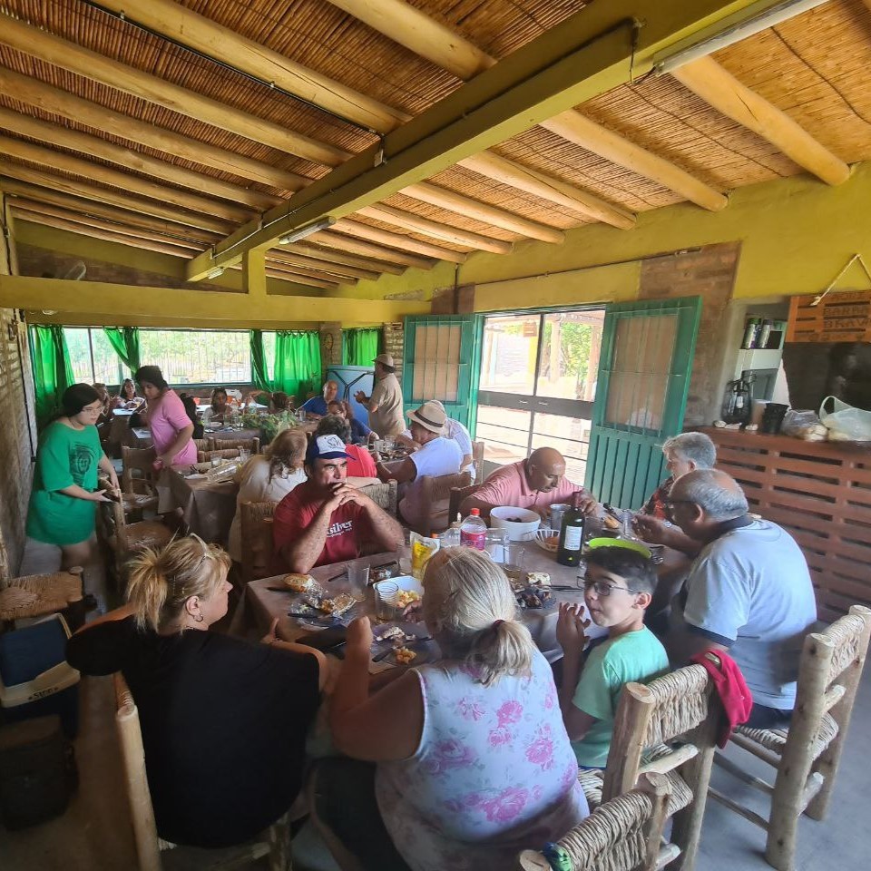 salon finca portalito familia comida almuerzo san juan san martin vacaiones visitas comidas gastronomia a